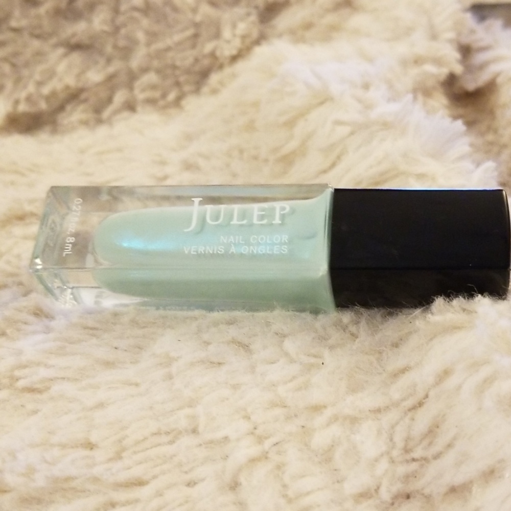 5/25$ Julep "shenae" nailpolish. Never used
